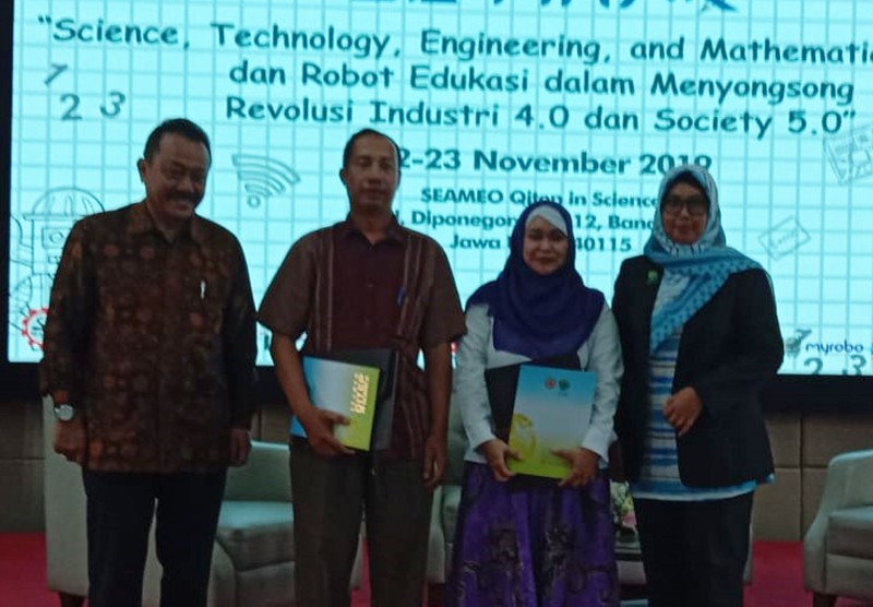 Seminar "Science, Technology, Engineering, and Mathematic dan Robot Edukasi